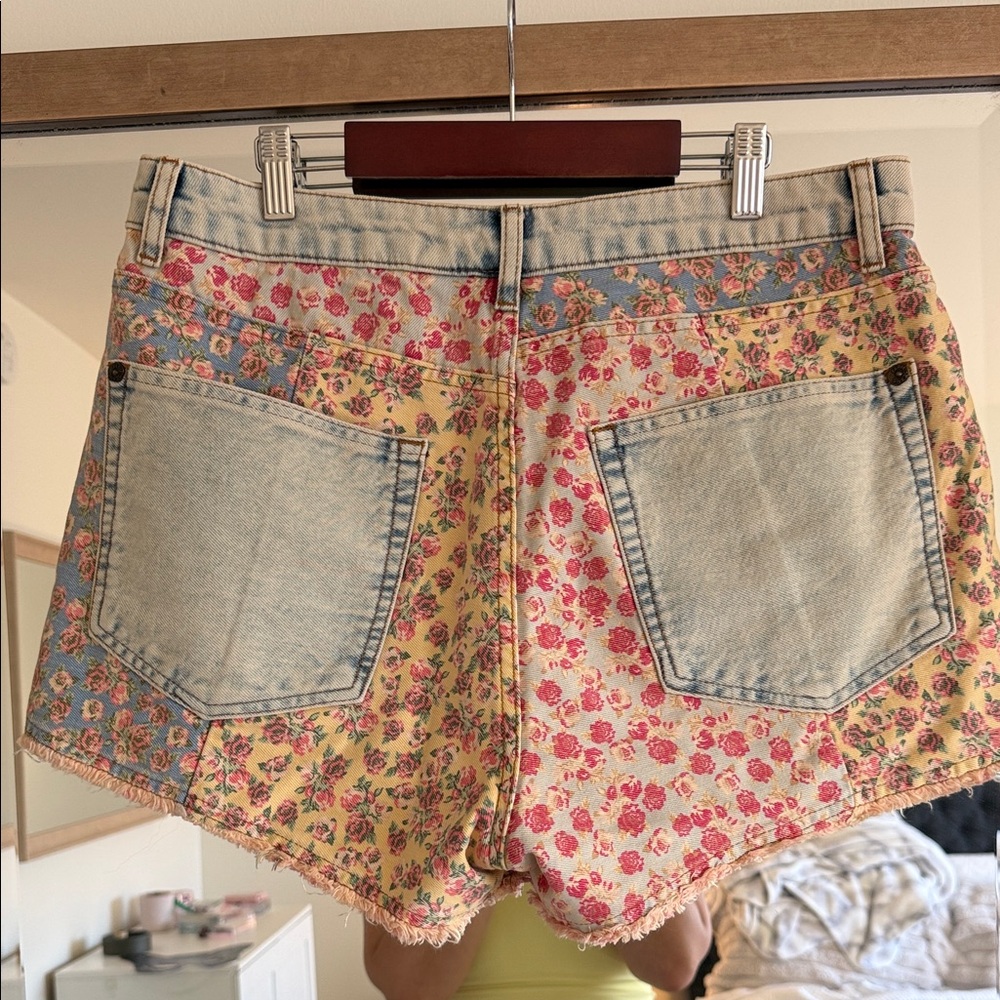 Anthropologie Floral Patchwork Yellow Pink Blue Jean Shorts - Picture 3 of 3